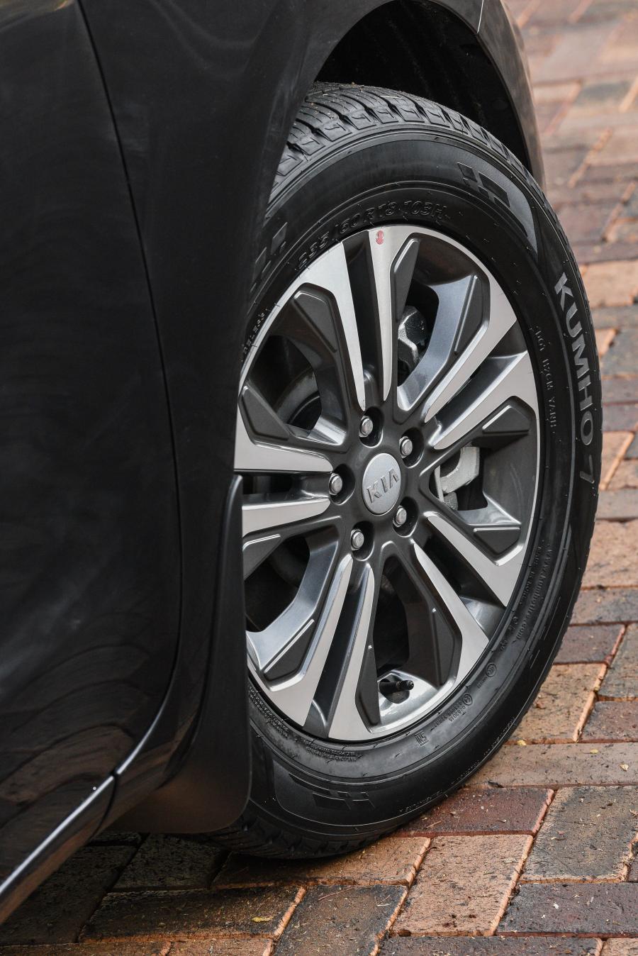 Колеса Kia Grand Sedona (YP) 2018 года  (ZA) (фото 24 из 40)